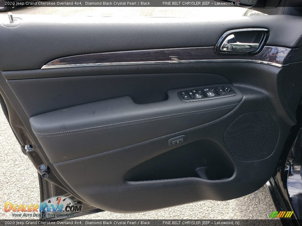 2020 Jeep Grand Cherokee Overland 4x4 Diamond Black Crystal Pearl / Black Photo #8