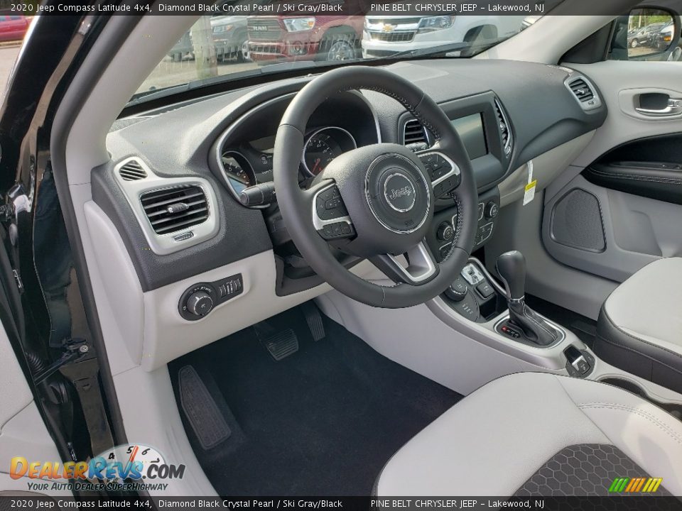 2020 Jeep Compass Latitude 4x4 Diamond Black Crystal Pearl / Ski Gray/Black Photo #7