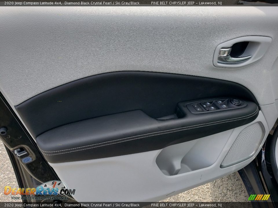 2020 Jeep Compass Latitude 4x4 Diamond Black Crystal Pearl / Ski Gray/Black Photo #8