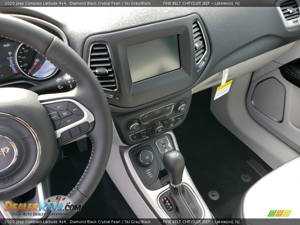 2020 Jeep Compass Latitude 4x4 Diamond Black Crystal Pearl / Ski Gray/Black Photo #10