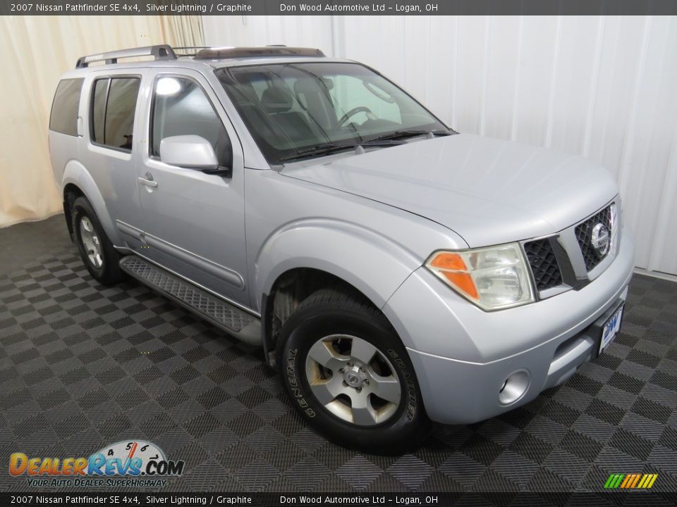 2007 Nissan Pathfinder SE 4x4 Silver Lightning / Graphite Photo #3