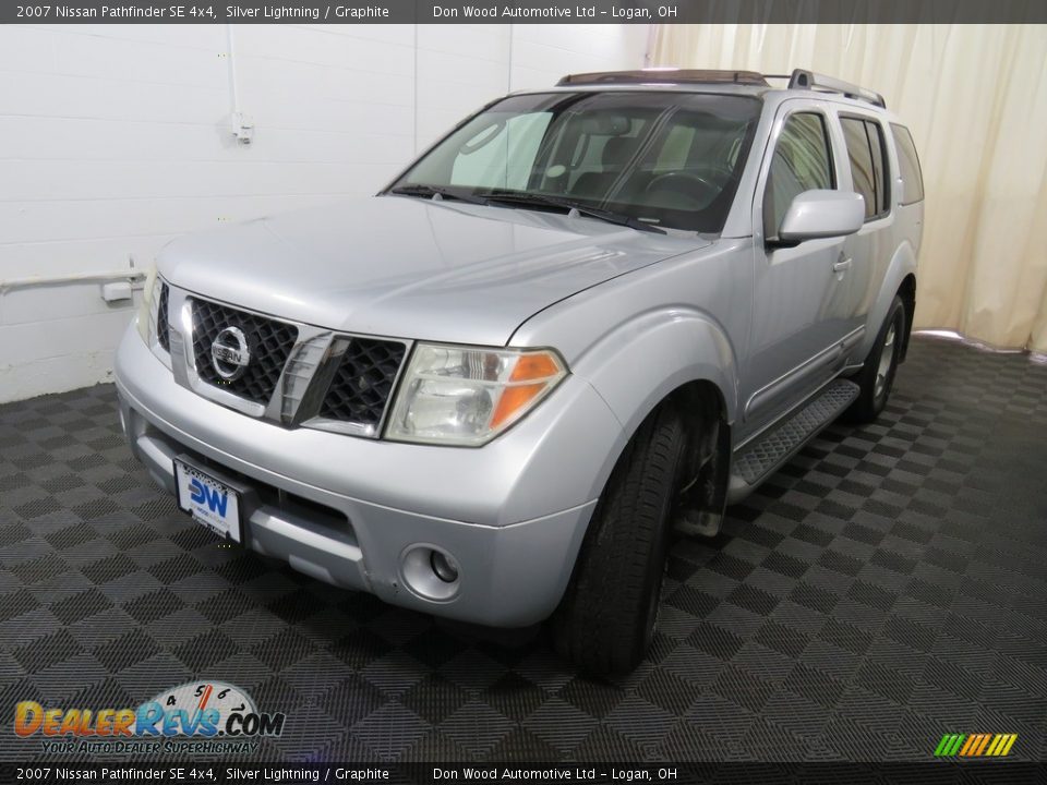 2007 Nissan Pathfinder SE 4x4 Silver Lightning / Graphite Photo #7