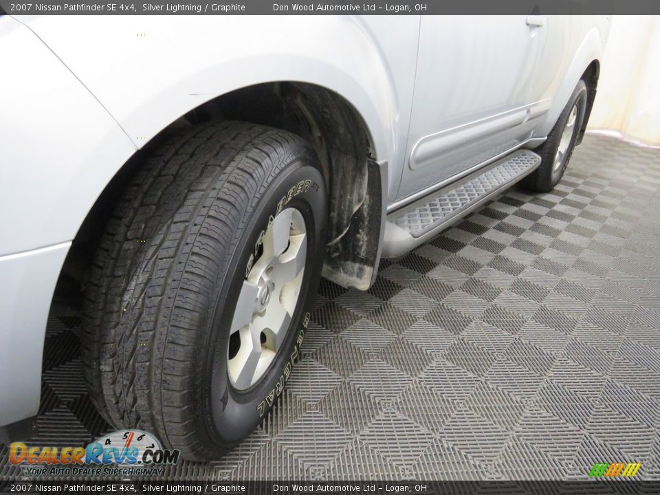 2007 Nissan Pathfinder SE 4x4 Silver Lightning / Graphite Photo #8