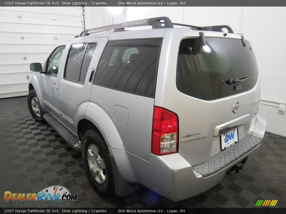 2007 Nissan Pathfinder SE 4x4 Silver Lightning / Graphite Photo #10