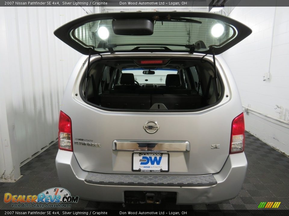 2007 Nissan Pathfinder SE 4x4 Silver Lightning / Graphite Photo #11