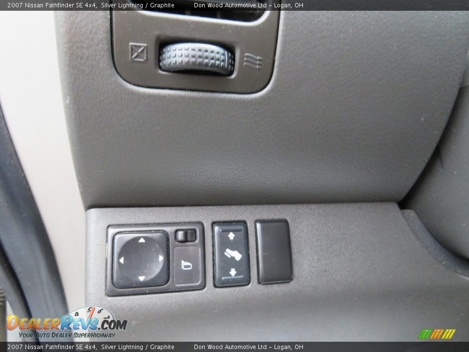 2007 Nissan Pathfinder SE 4x4 Silver Lightning / Graphite Photo #17