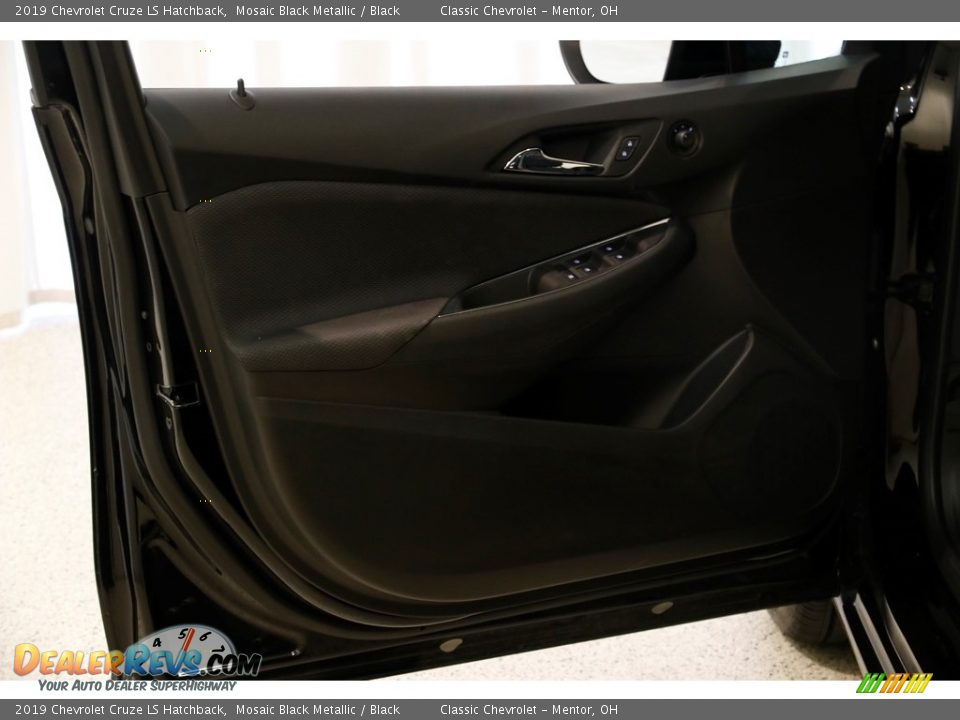 2019 Chevrolet Cruze LS Hatchback Mosaic Black Metallic / Black Photo #4