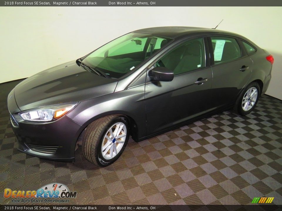 2018 Ford Focus SE Sedan Magnetic / Charcoal Black Photo #7