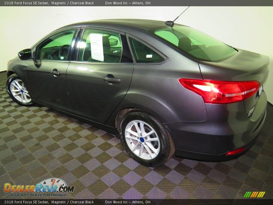 2018 Ford Focus SE Sedan Magnetic / Charcoal Black Photo #9