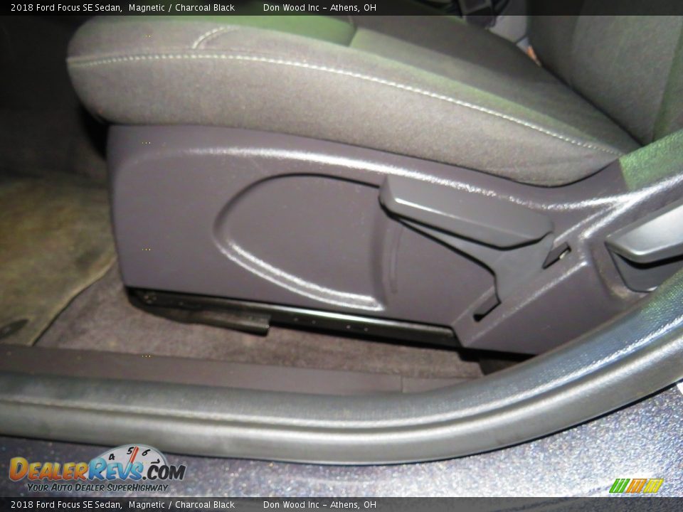 2018 Ford Focus SE Sedan Magnetic / Charcoal Black Photo #17