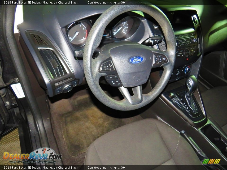 2018 Ford Focus SE Sedan Magnetic / Charcoal Black Photo #18