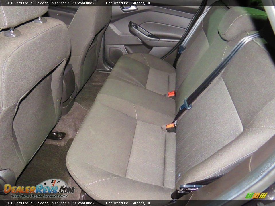 2018 Ford Focus SE Sedan Magnetic / Charcoal Black Photo #21