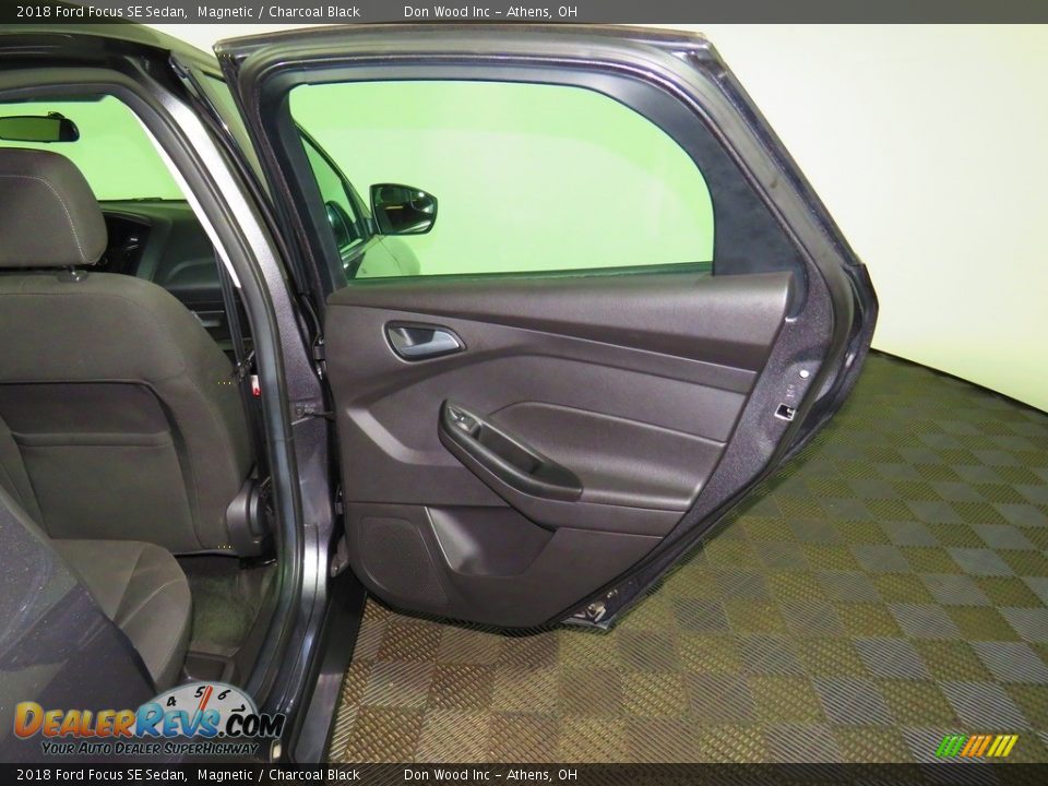 2018 Ford Focus SE Sedan Magnetic / Charcoal Black Photo #22