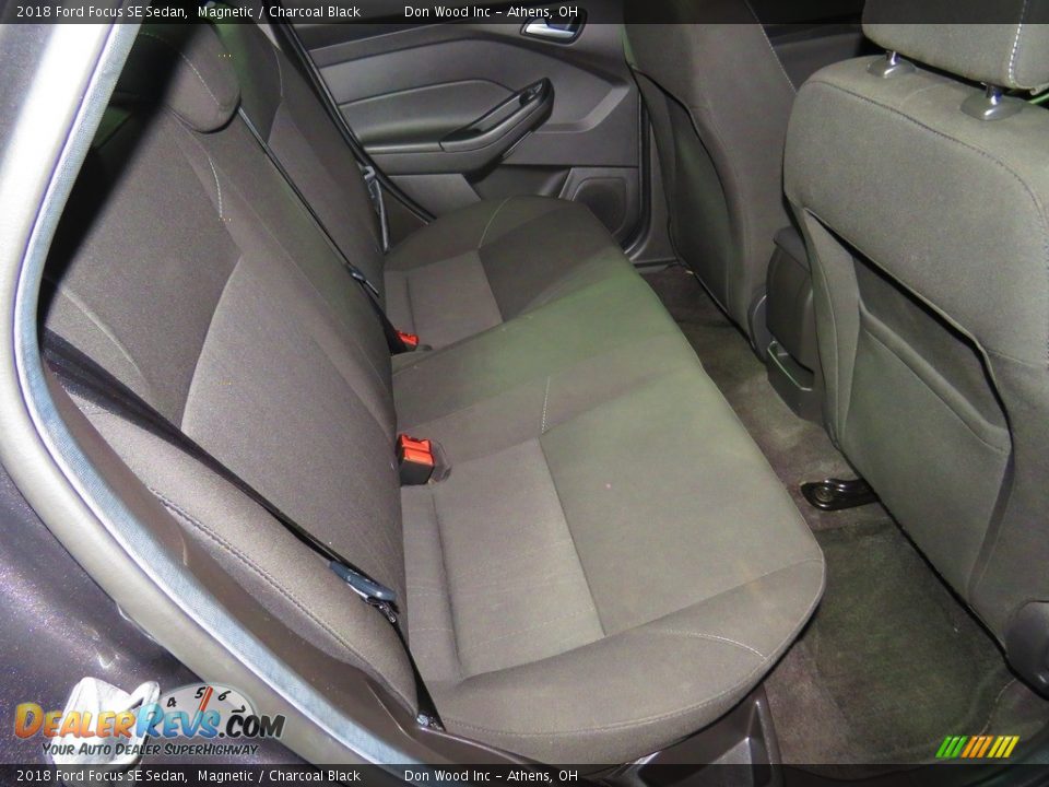 2018 Ford Focus SE Sedan Magnetic / Charcoal Black Photo #23