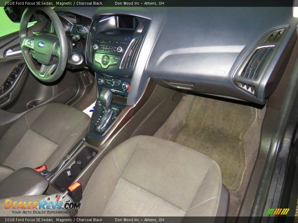 2018 Ford Focus SE Sedan Magnetic / Charcoal Black Photo #26