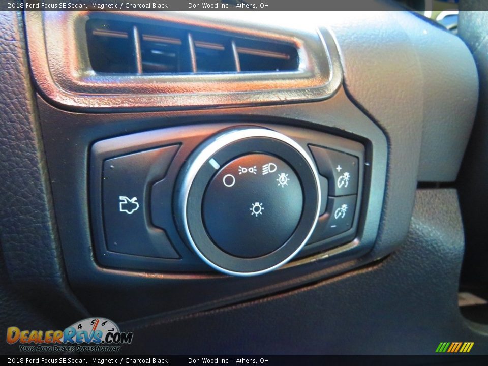 2018 Ford Focus SE Sedan Magnetic / Charcoal Black Photo #34
