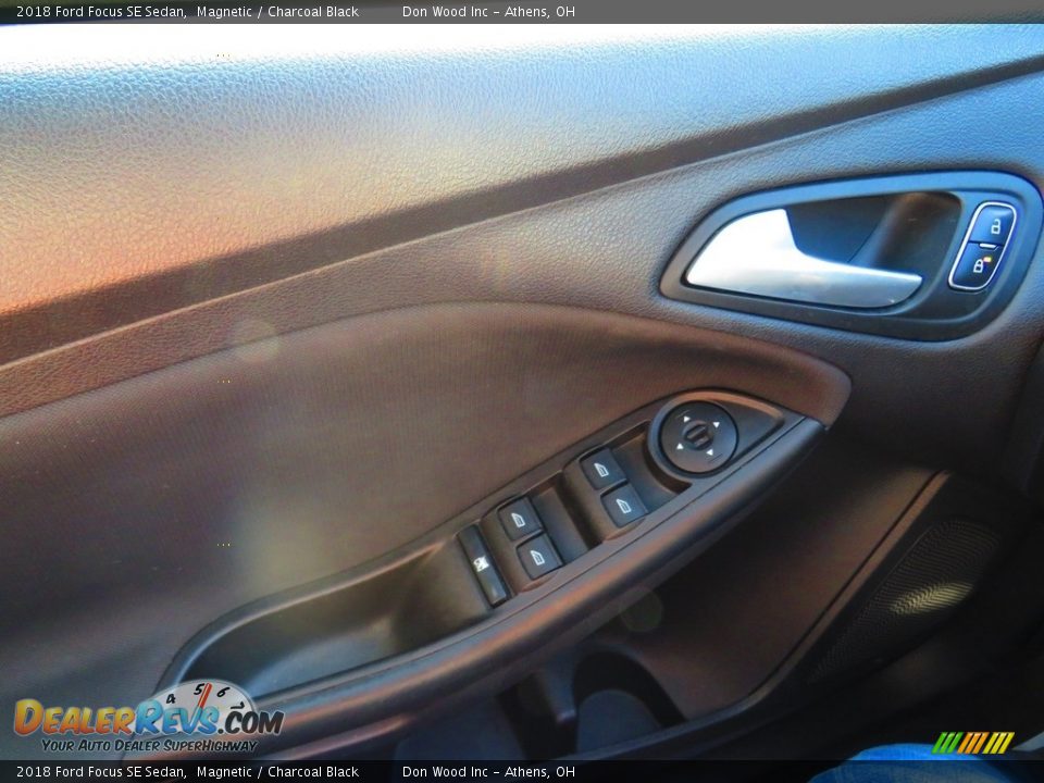 2018 Ford Focus SE Sedan Magnetic / Charcoal Black Photo #35