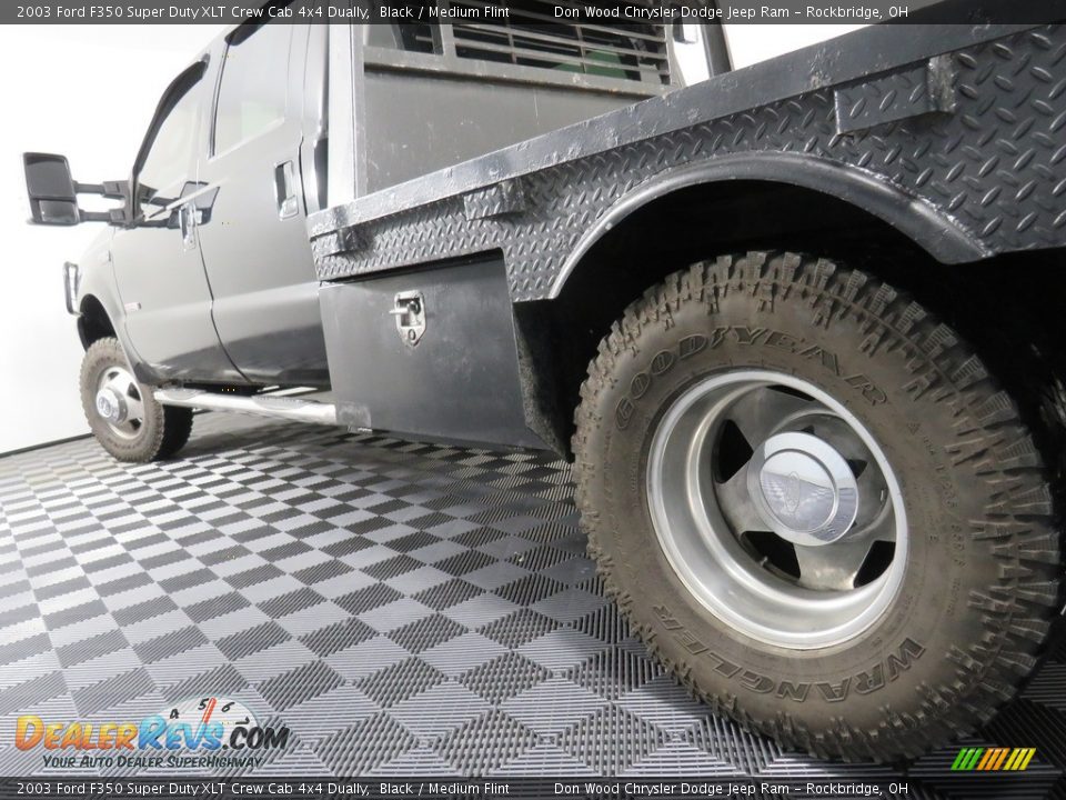 2003 Ford F350 Super Duty XLT Crew Cab 4x4 Dually Black / Medium Flint Photo #10