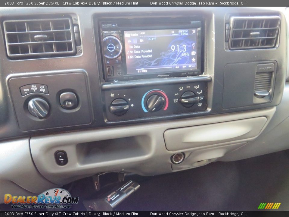 2003 Ford F350 Super Duty XLT Crew Cab 4x4 Dually Black / Medium Flint Photo #27