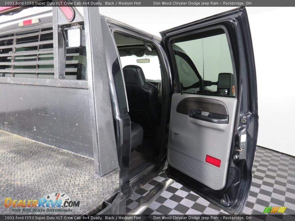 2003 Ford F350 Super Duty XLT Crew Cab 4x4 Dually Black / Medium Flint Photo #35