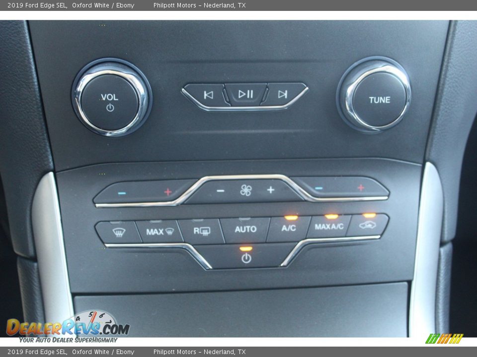 2019 Ford Edge SEL Oxford White / Ebony Photo #17