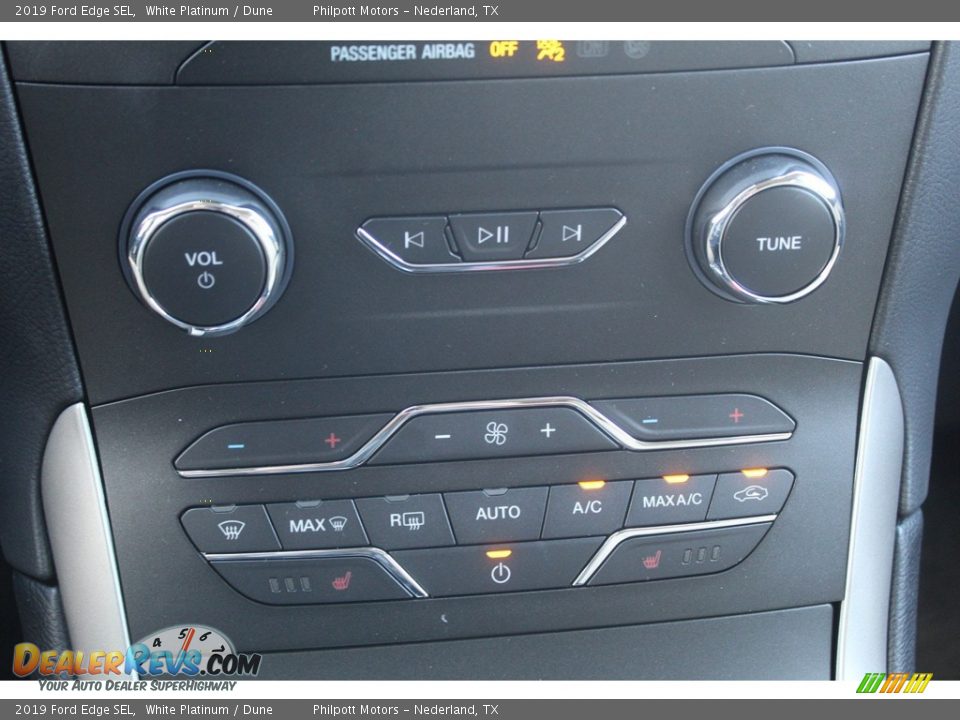 2019 Ford Edge SEL White Platinum / Dune Photo #17