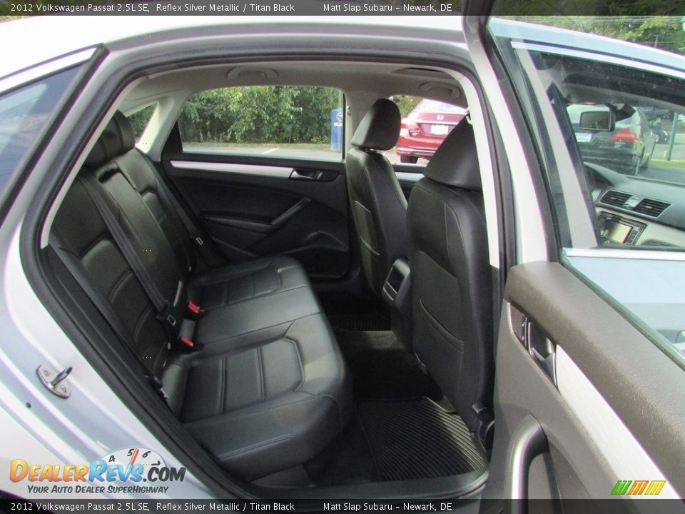 2012 Volkswagen Passat 2.5L SE Reflex Silver Metallic / Titan Black Photo #19