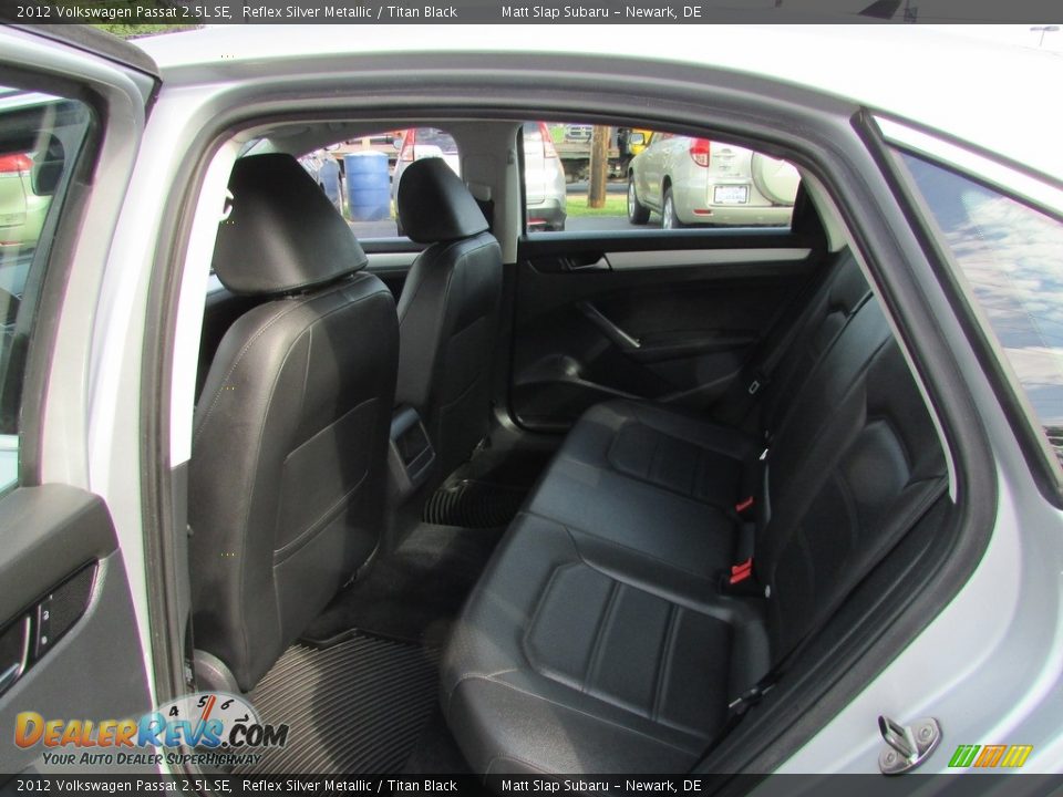 2012 Volkswagen Passat 2.5L SE Reflex Silver Metallic / Titan Black Photo #22