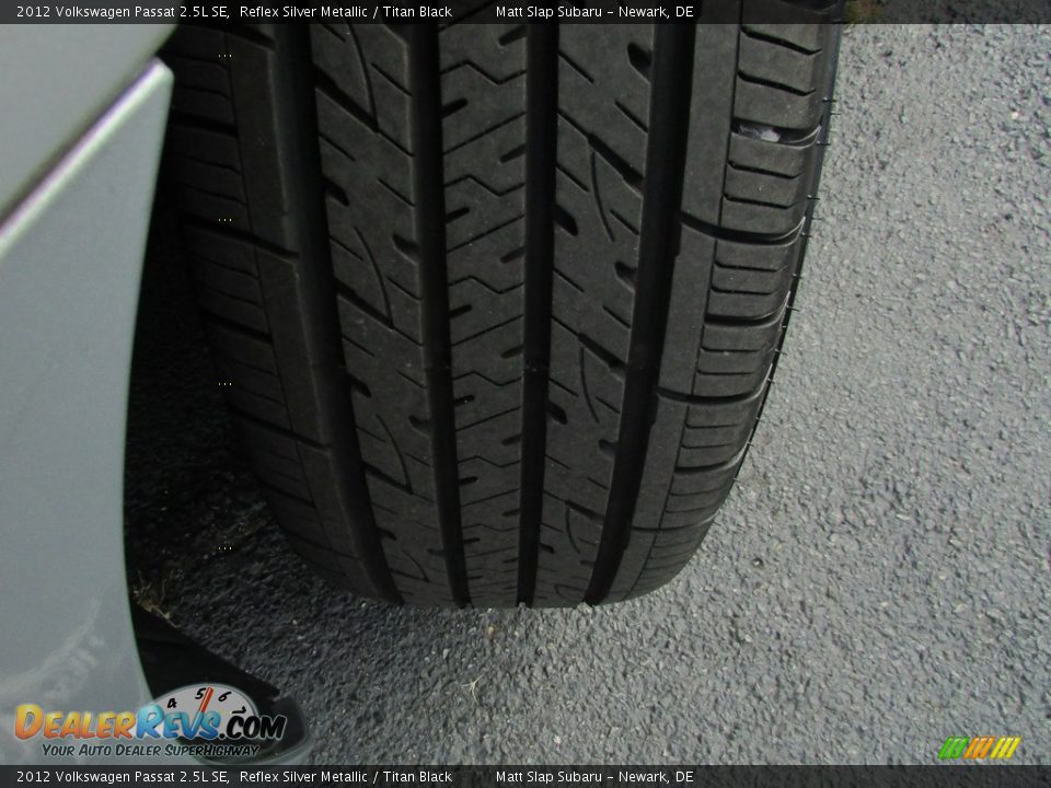 2012 Volkswagen Passat 2.5L SE Reflex Silver Metallic / Titan Black Photo #24