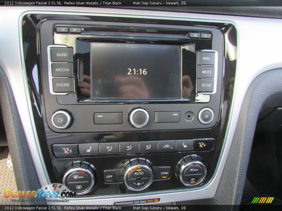 2012 Volkswagen Passat 2.5L SE Reflex Silver Metallic / Titan Black Photo #26