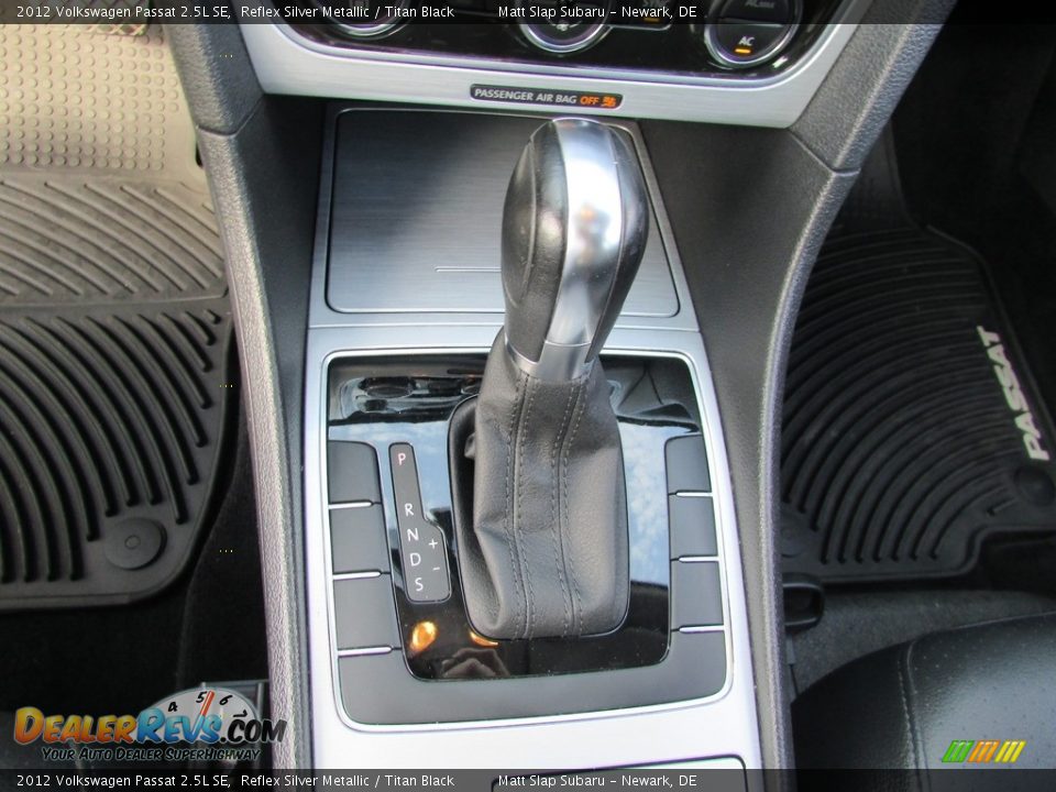 2012 Volkswagen Passat 2.5L SE Reflex Silver Metallic / Titan Black Photo #27
