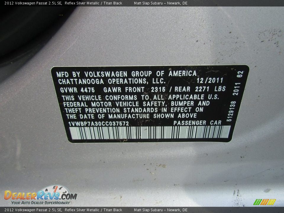 2012 Volkswagen Passat 2.5L SE Reflex Silver Metallic / Titan Black Photo #30