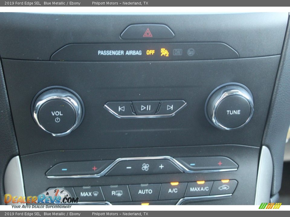 Controls of 2019 Ford Edge SEL Photo #18