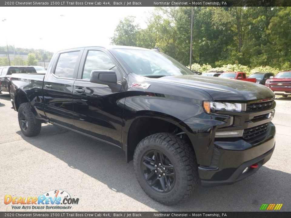 Front 3/4 View of 2020 Chevrolet Silverado 1500 LT Trail Boss Crew Cab 4x4 Photo #7