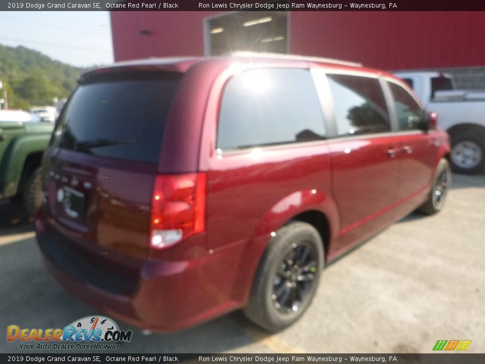 2019 Dodge Grand Caravan SE Octane Red Pearl / Black Photo #5