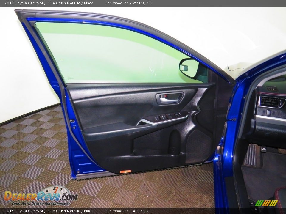 2015 Toyota Camry SE Blue Crush Metallic / Black Photo #17