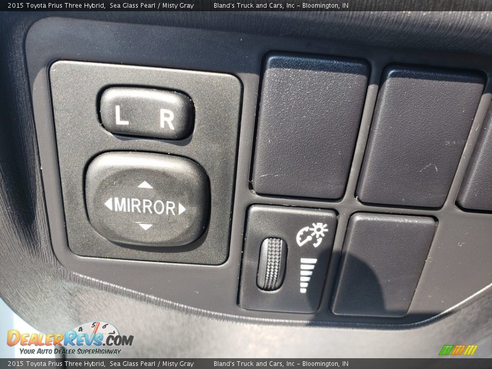 2015 Toyota Prius Three Hybrid Sea Glass Pearl / Misty Gray Photo #9