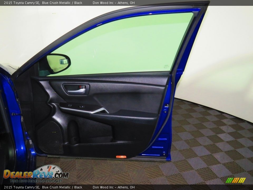 2015 Toyota Camry SE Blue Crush Metallic / Black Photo #25