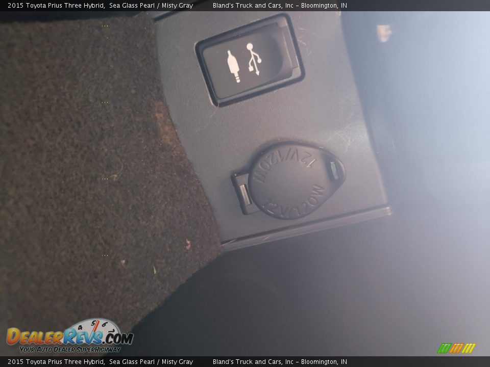 2015 Toyota Prius Three Hybrid Sea Glass Pearl / Misty Gray Photo #25