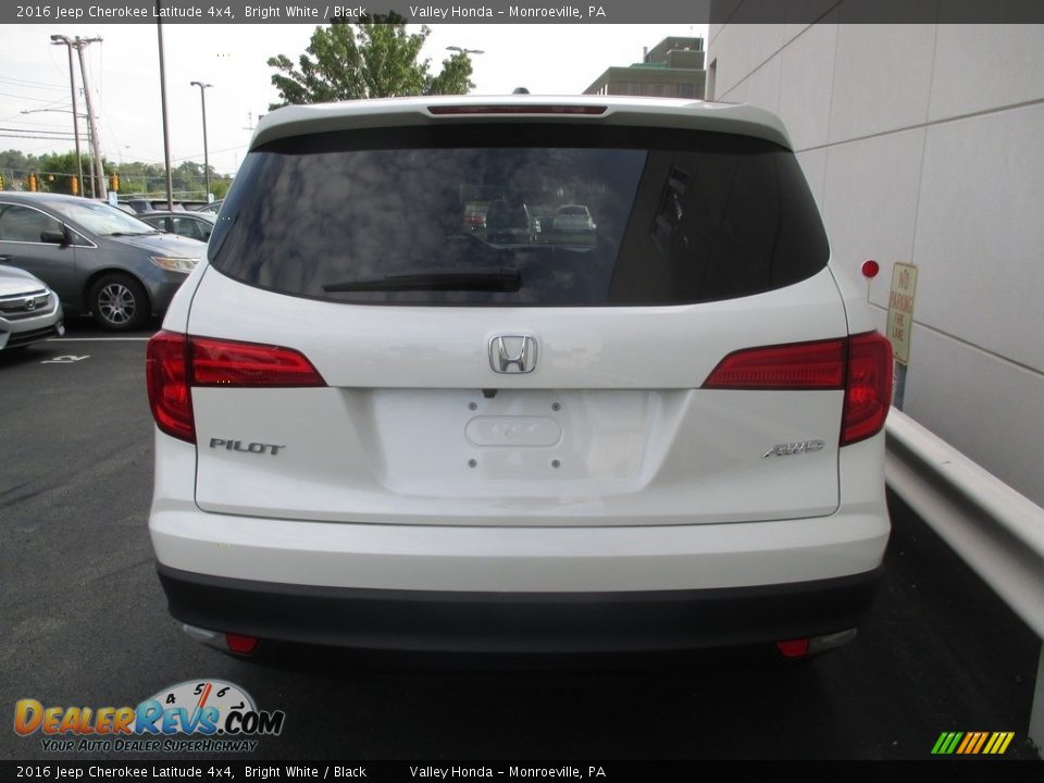 2016 Jeep Cherokee Latitude 4x4 Bright White / Black Photo #4
