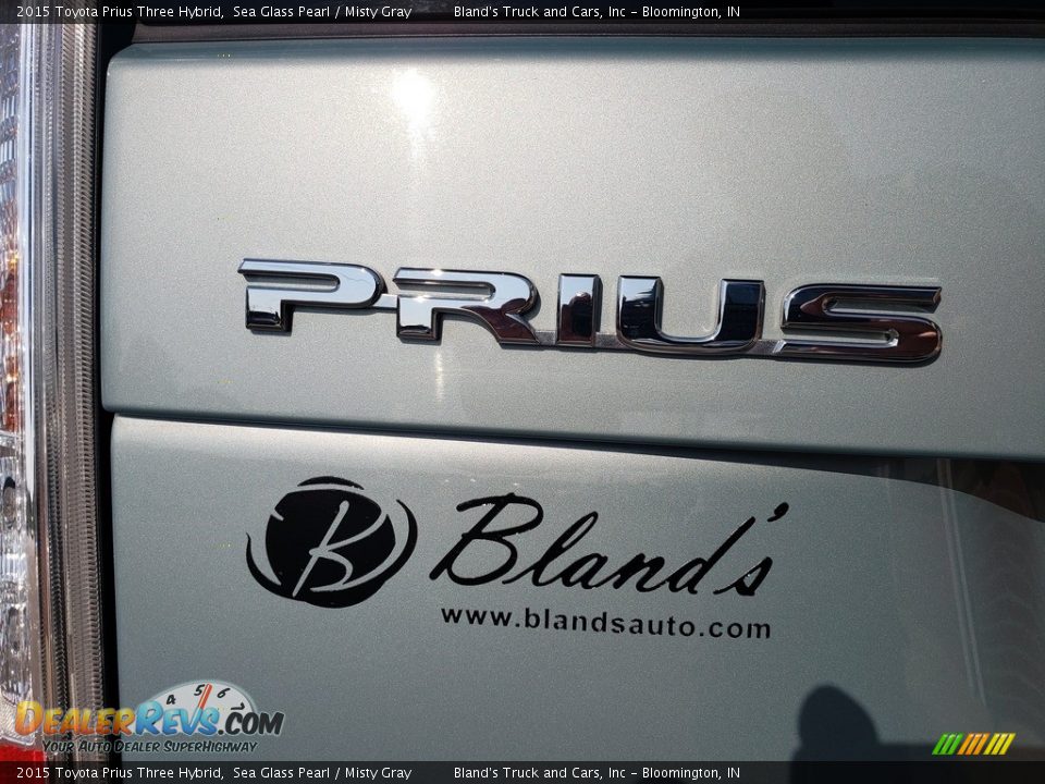 2015 Toyota Prius Three Hybrid Sea Glass Pearl / Misty Gray Photo #32