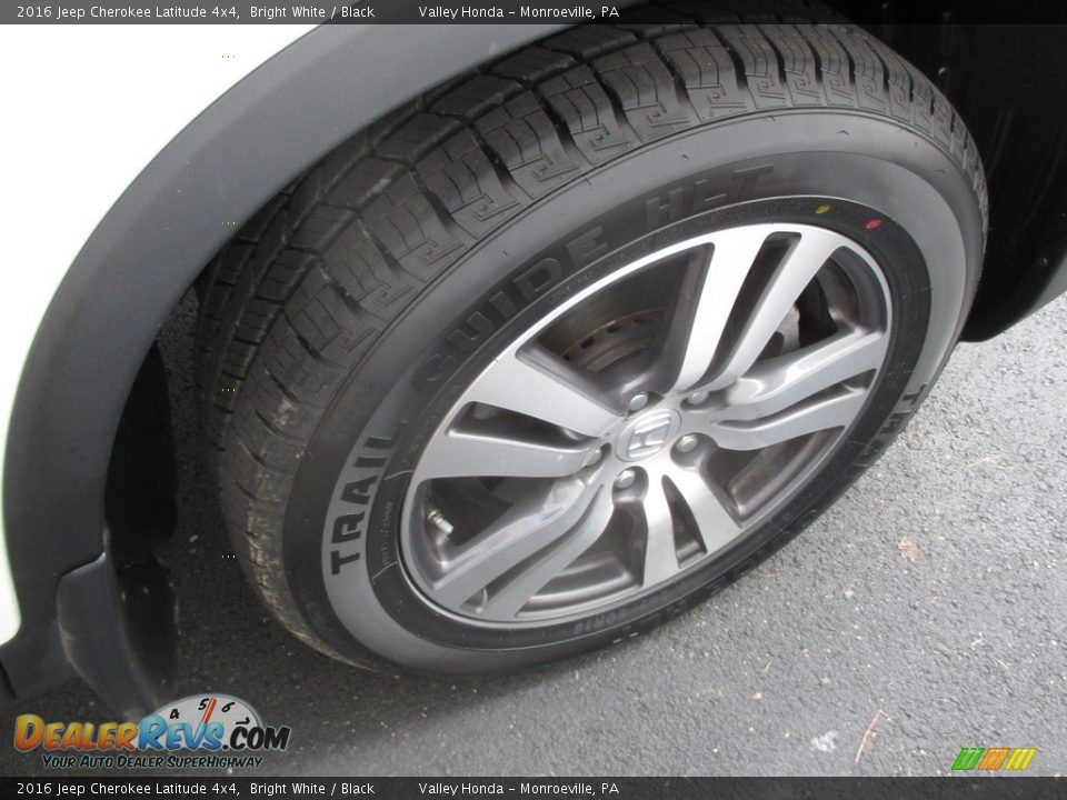 2016 Jeep Cherokee Latitude 4x4 Bright White / Black Photo #6