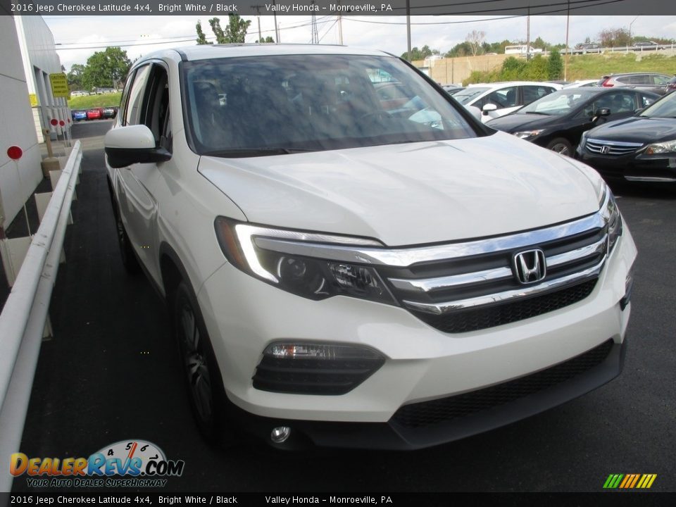 2016 Jeep Cherokee Latitude 4x4 Bright White / Black Photo #7