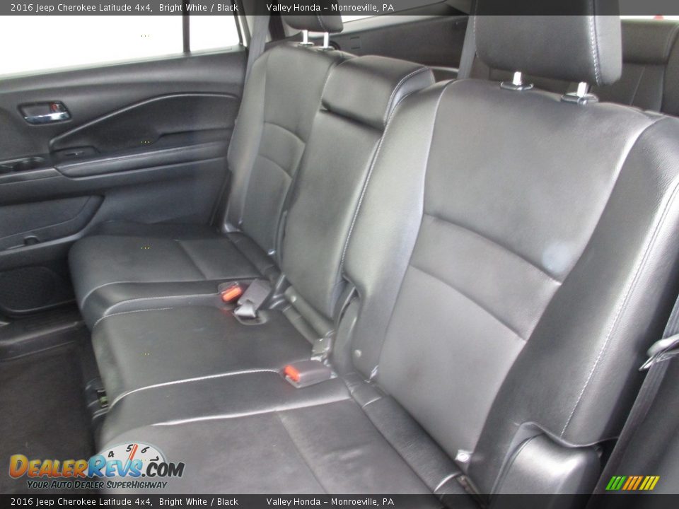 2016 Jeep Cherokee Latitude 4x4 Bright White / Black Photo #12