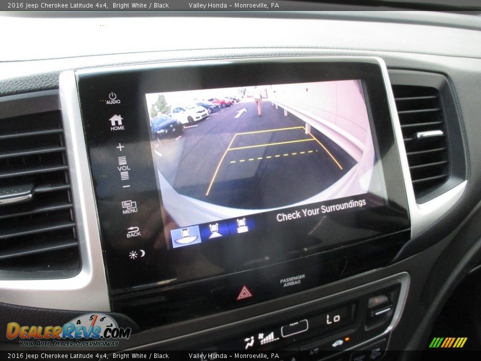 2016 Jeep Cherokee Latitude 4x4 Bright White / Black Photo #17