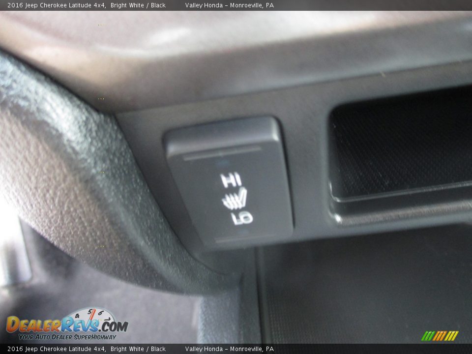 2016 Jeep Cherokee Latitude 4x4 Bright White / Black Photo #18
