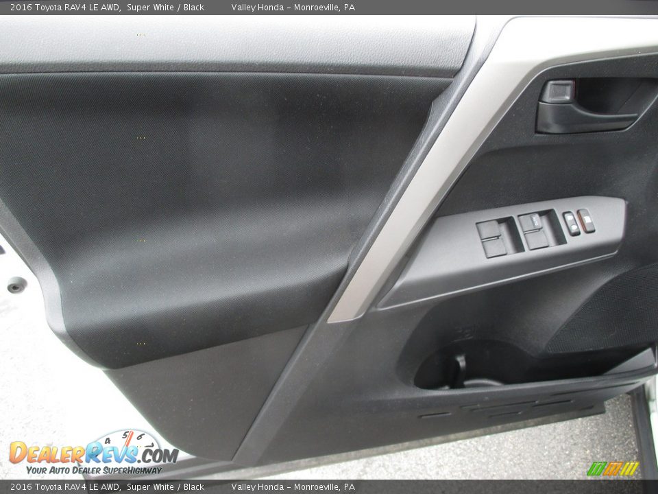 2016 Toyota RAV4 LE AWD Super White / Black Photo #10