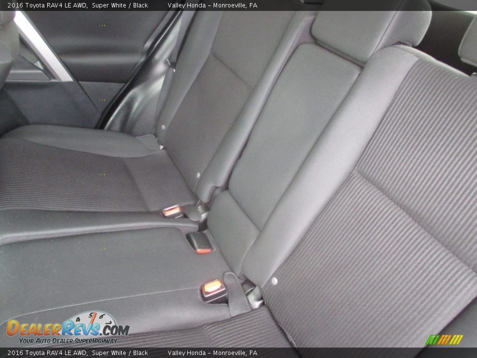 2016 Toyota RAV4 LE AWD Super White / Black Photo #12