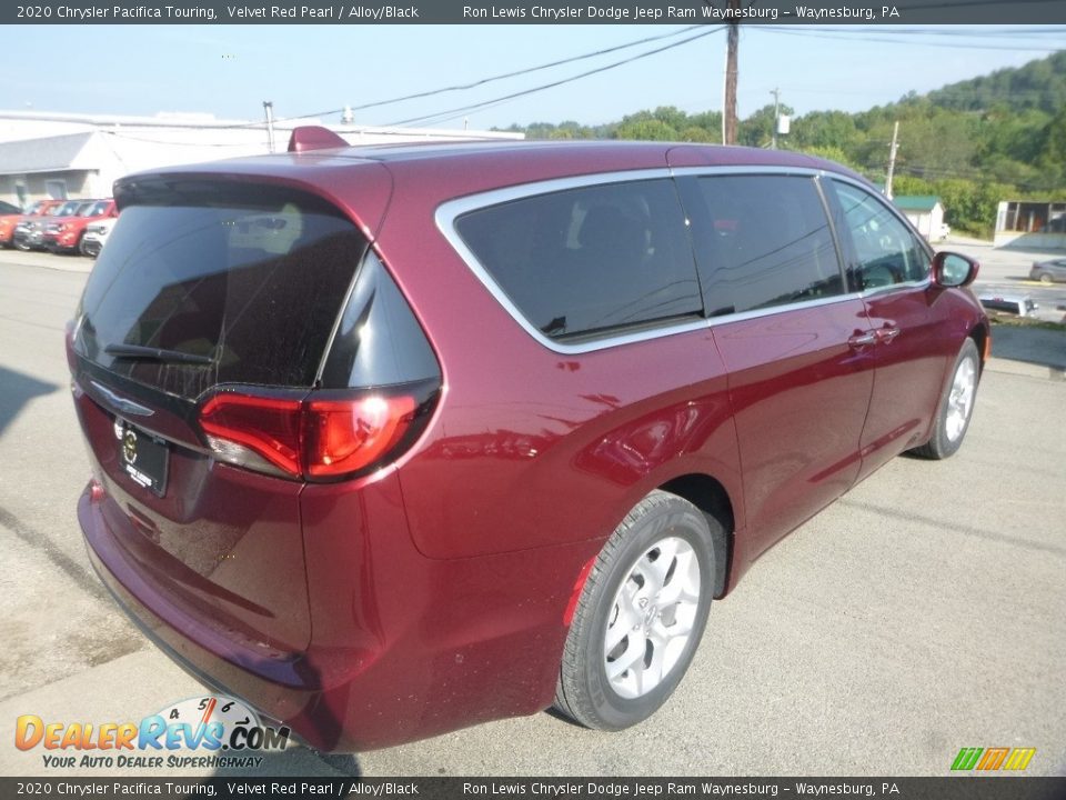 2020 Chrysler Pacifica Touring Velvet Red Pearl / Alloy/Black Photo #4