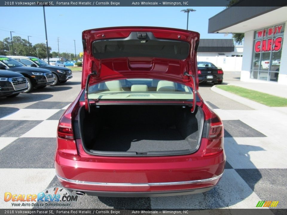2018 Volkswagen Passat SE Fortana Red Metallic / Cornsilk Beige Photo #5